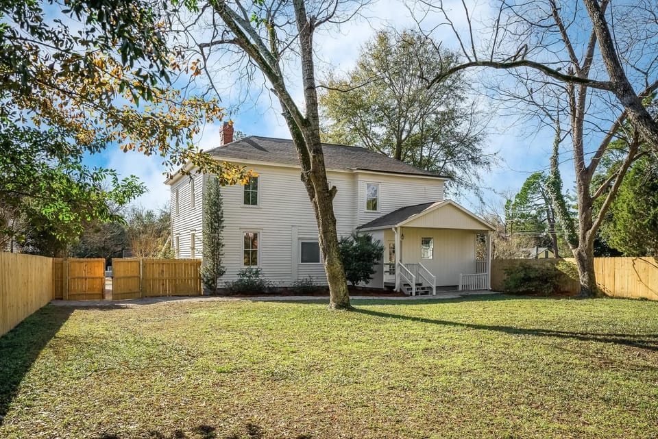    Rare oversized fenced backyard in downtown , ideal for families and pets.