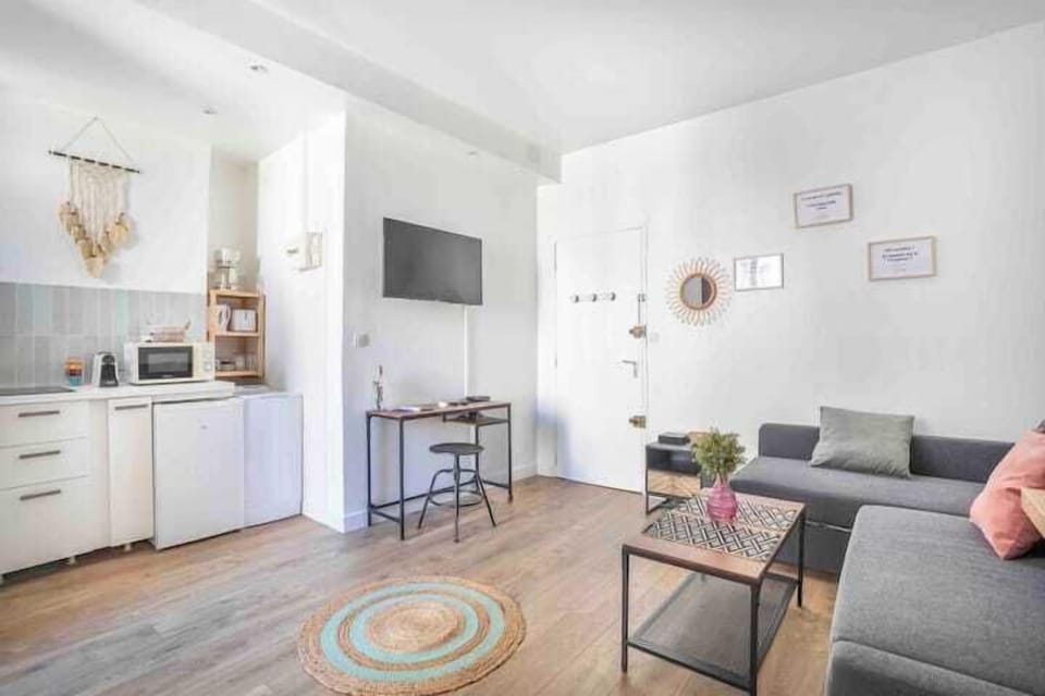 LIVING ROOM (1)