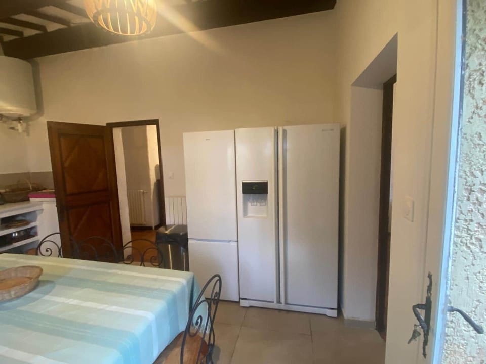 Fully equipped kitchen, ridge/freezer, oven, microwave, hob, dishwasher, filter coffee machine