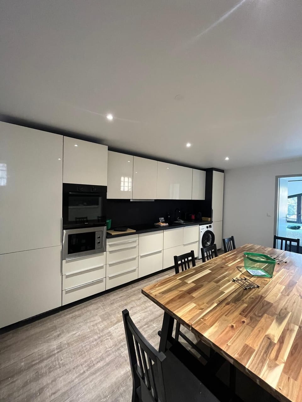 dining room, dining table, kitchen, dishwasher, nespresso coffee machine, washing machine (3)