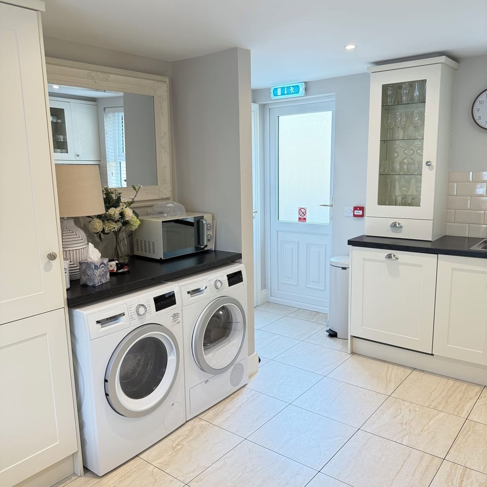 Full kitchen