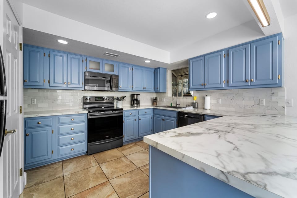 KITCHEN LOWER LEVEL