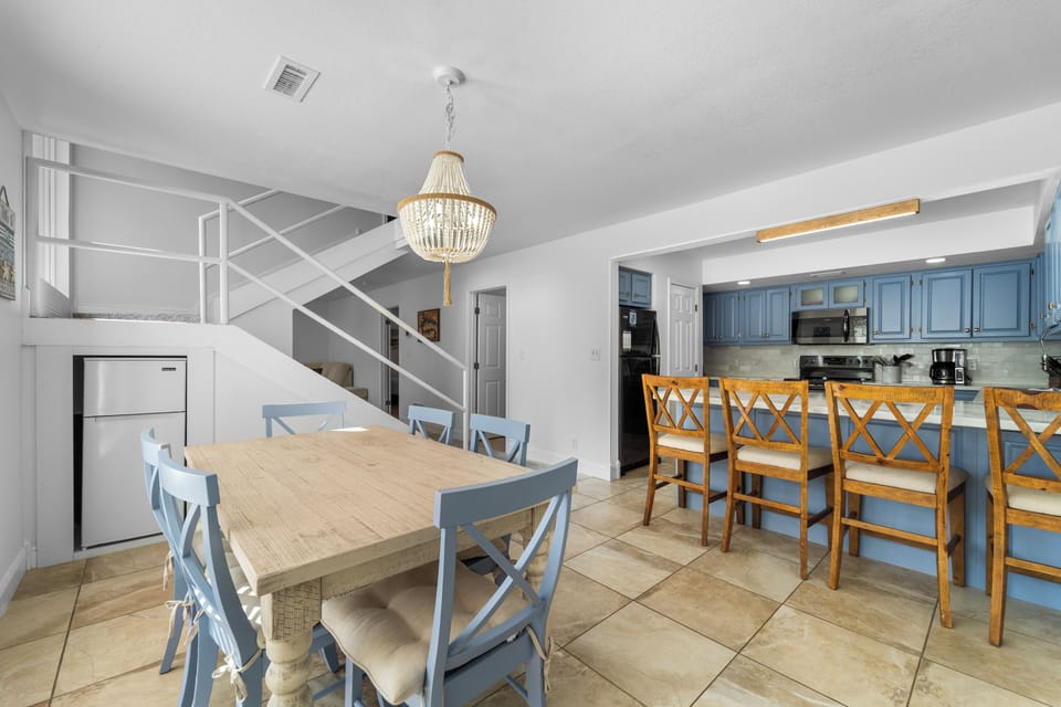 DINING AREA AND BREAKFAST BAR LOWER LEVEL