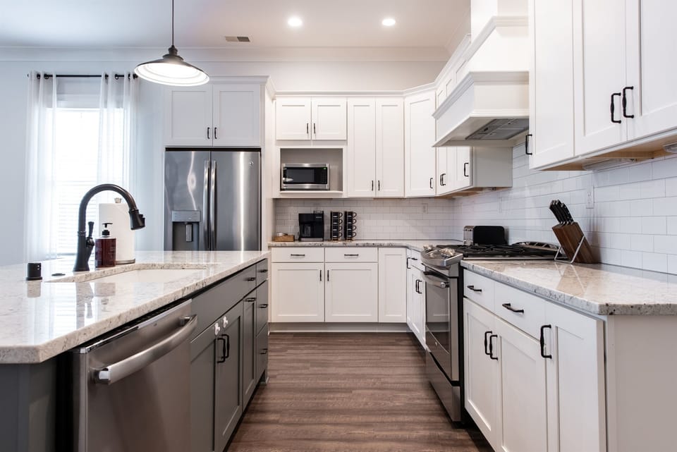 Modern and spacious kitchen for cooking!