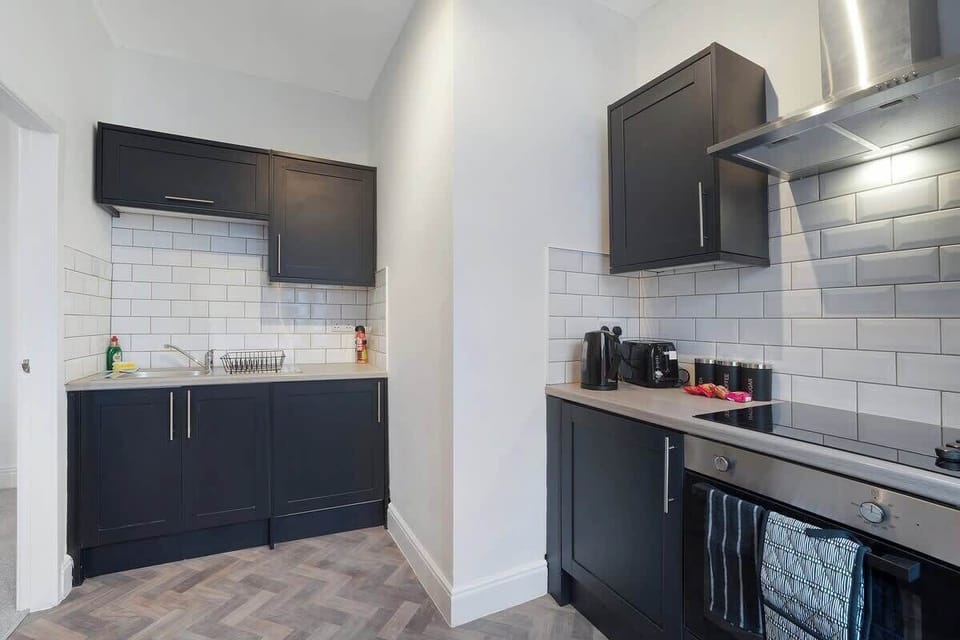 Family-friendly kitchen oasis equipped with all essentials, including a washer & dryer, oven, fridge and full cookware set.