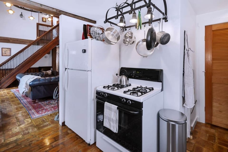 Cooking is a breeze in our well-stocked kitchen. 