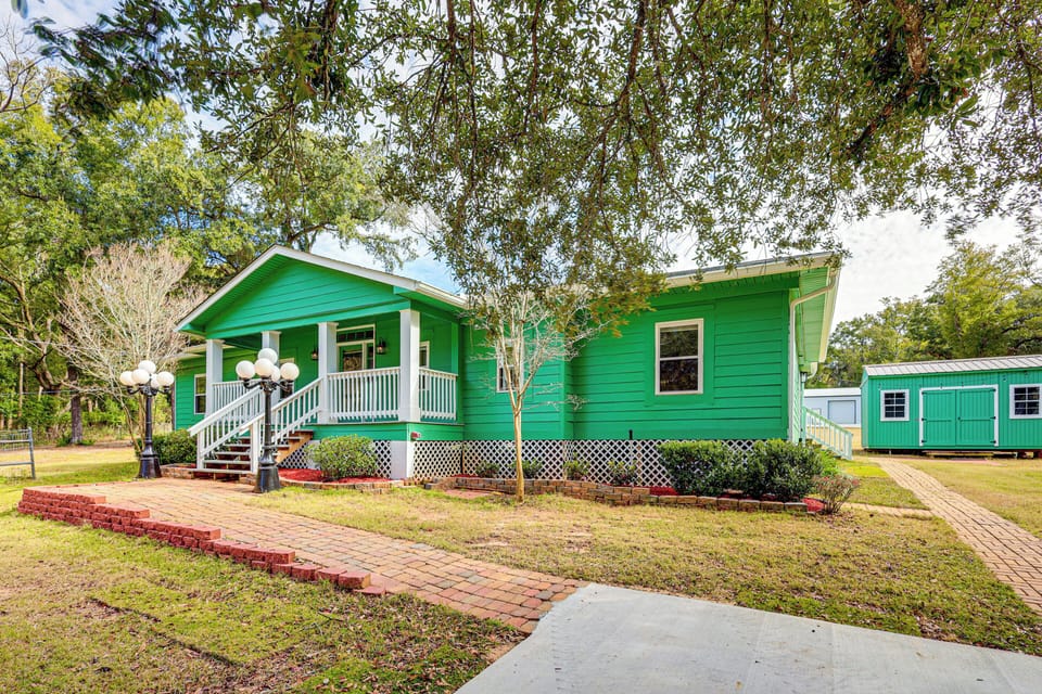 Fairhope Vacation Rental | 3BR | 2BA | 1,782 Sq Ft | 8 Steps Required