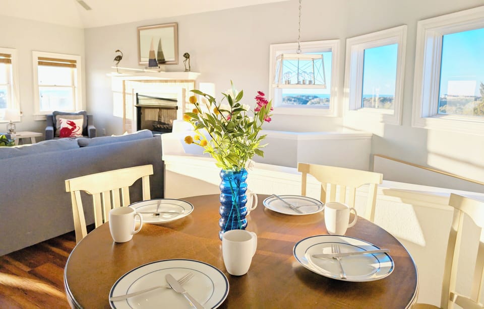 Feast in Elegance: Bright and Beautiful Dining!