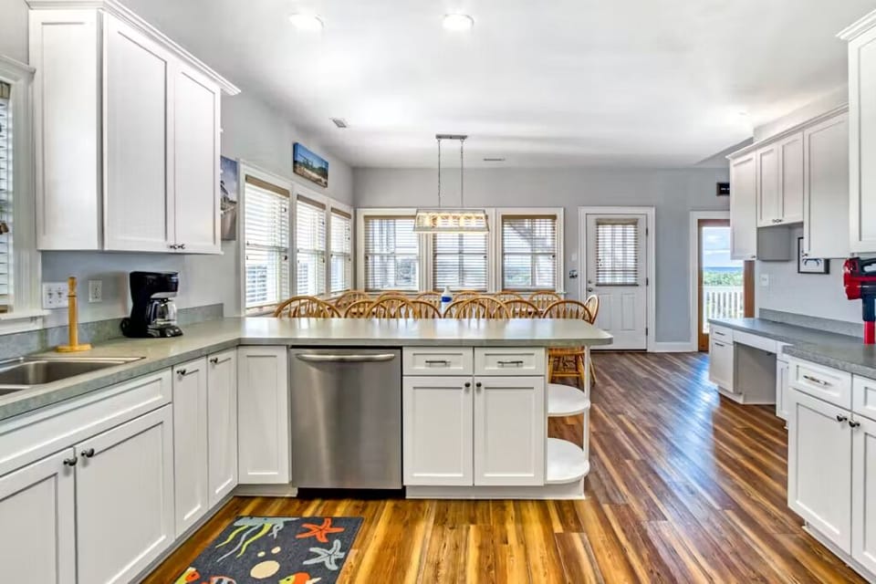 Chef's Paradise: Equipped Kitchen with Modern Appliances!