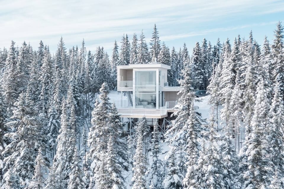 Snowy landscapes can typically be witnessed form mid-November to early April.
