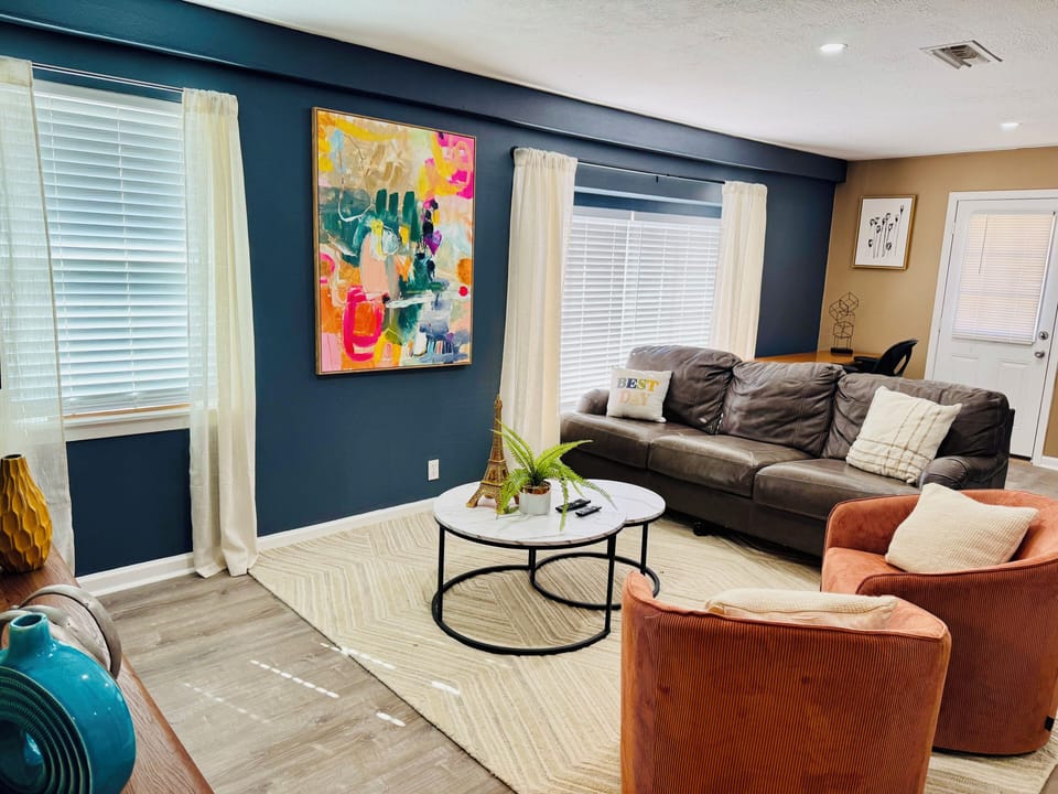 Cozy living room with comfortable seating!