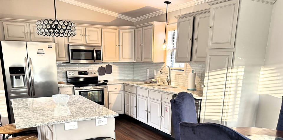 Beautiful, Fully Equipped, Bright & Airy, Open Concept Kitchen. 