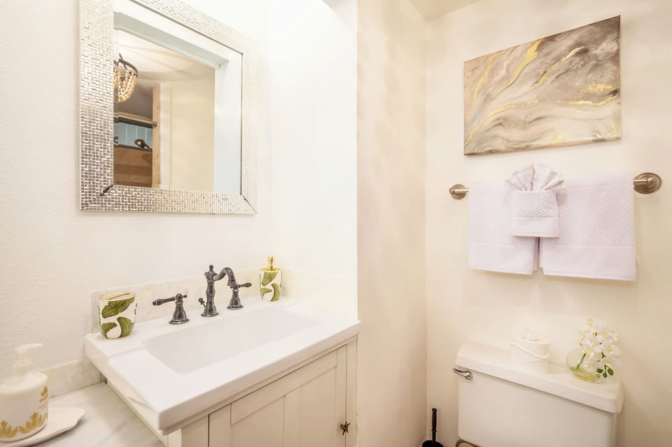 FULL BATHROOM