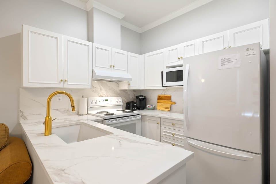 Unit 102A Full Kitchen