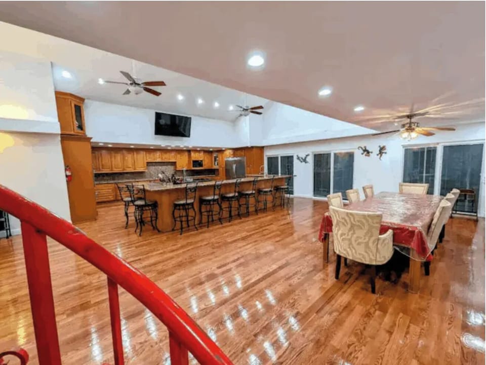 1200 sq ft Gourmet Custom Built Great Escape Kitchen is waiting for your lg crew