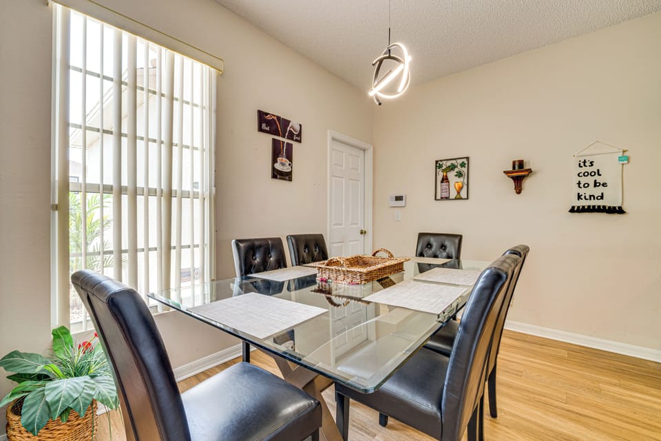 Dining Room | Dishes & Flatware Provided