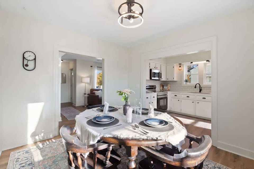 Nicely furnished dining room