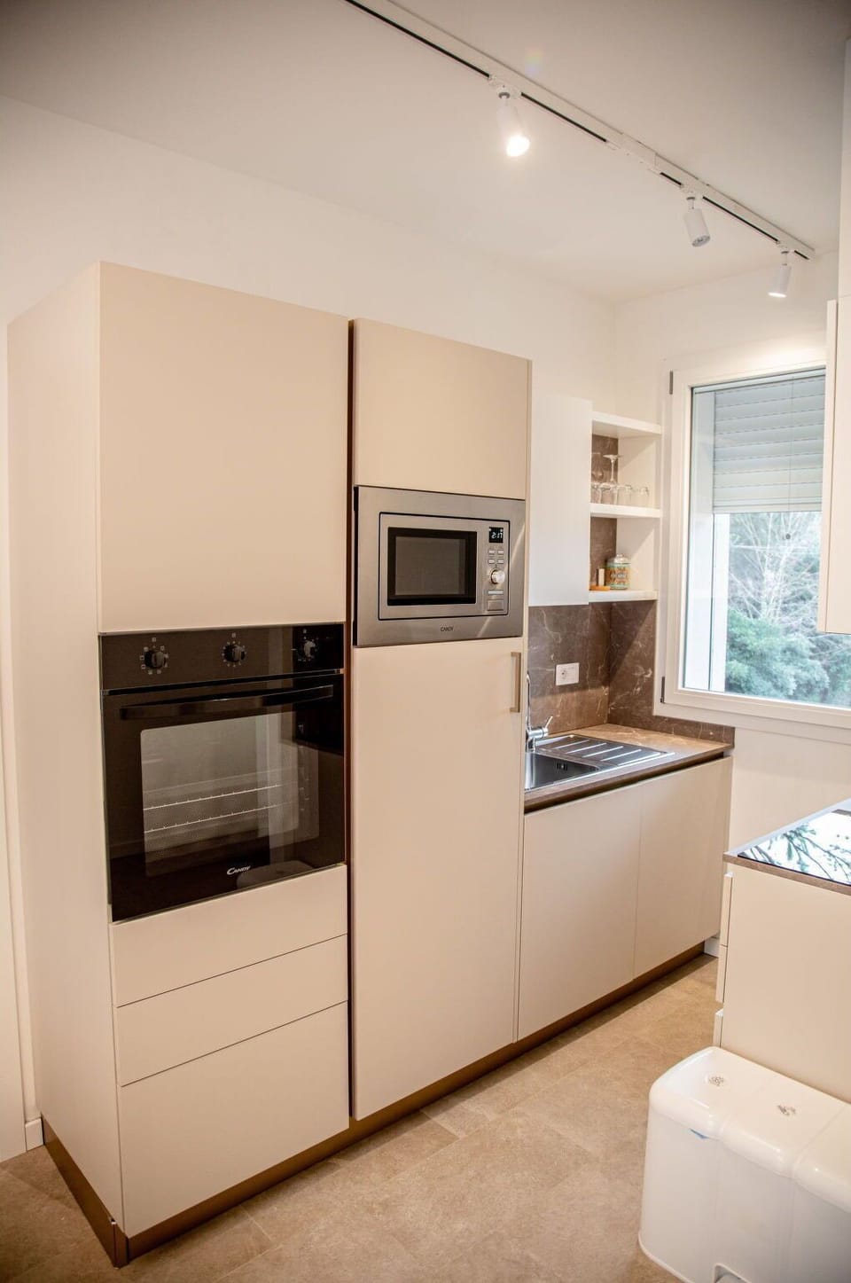 Kitchen Appliance, Kitchen, Flooring, Major Appliance, Interior Design, Wood, Home Appliance, Countertop, Floor, Cabinetry