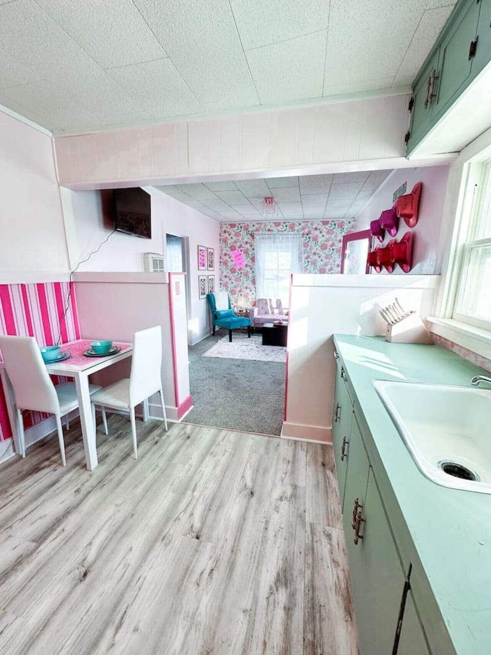 Stay in this bright and stylish pink-themed retreat, perfect for girls’ trips, couples, and weekend escapes. Enjoy a charming dining nook, vibrant decor, and a cozy living area—just minutes from downtown, restaurants, and local attractions.
