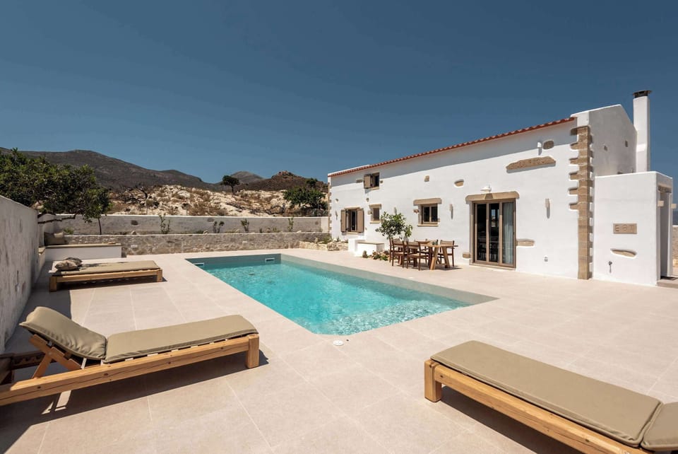 Exclusive Heated Pool with Relaxing Jacuzzi Spot