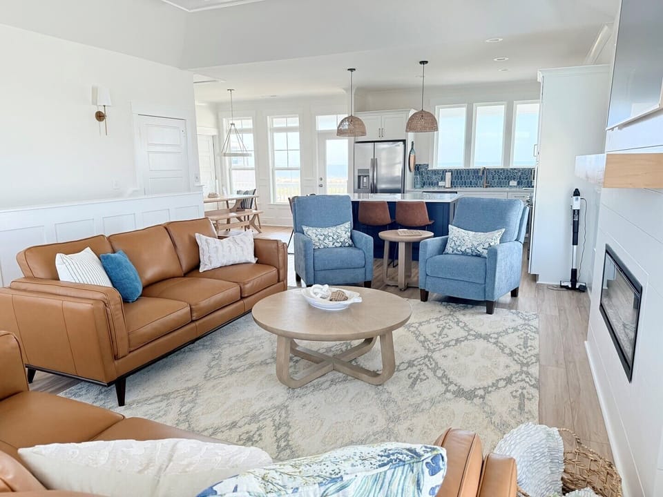 Living Room 
O Prelim 4.21.25