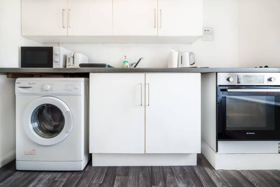 Cozy kitchen, happy vibes. Book your stay today! (2)