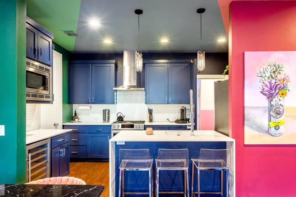 Fully Equipped Kitchen With Island Seating