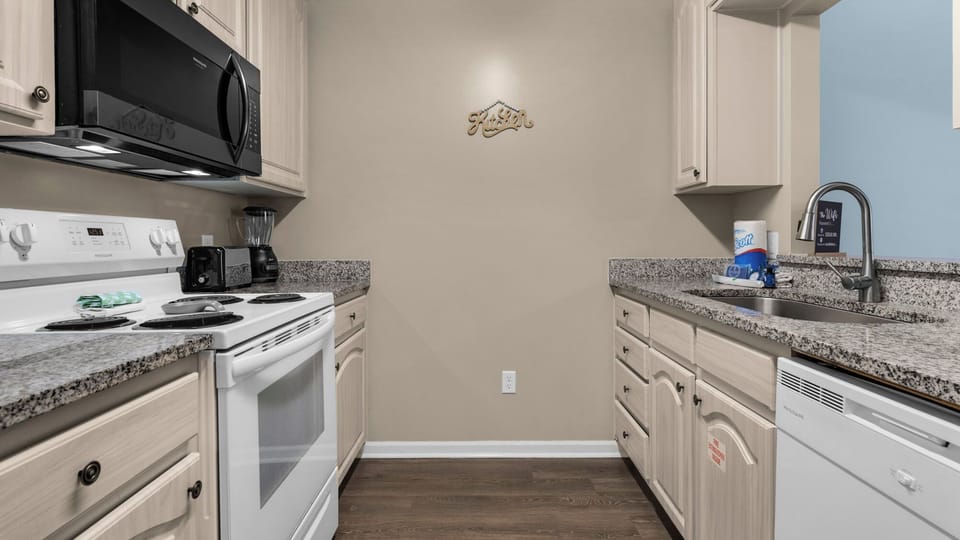 Horizon South 77C - Horizon Hideaway - Kitchen area
