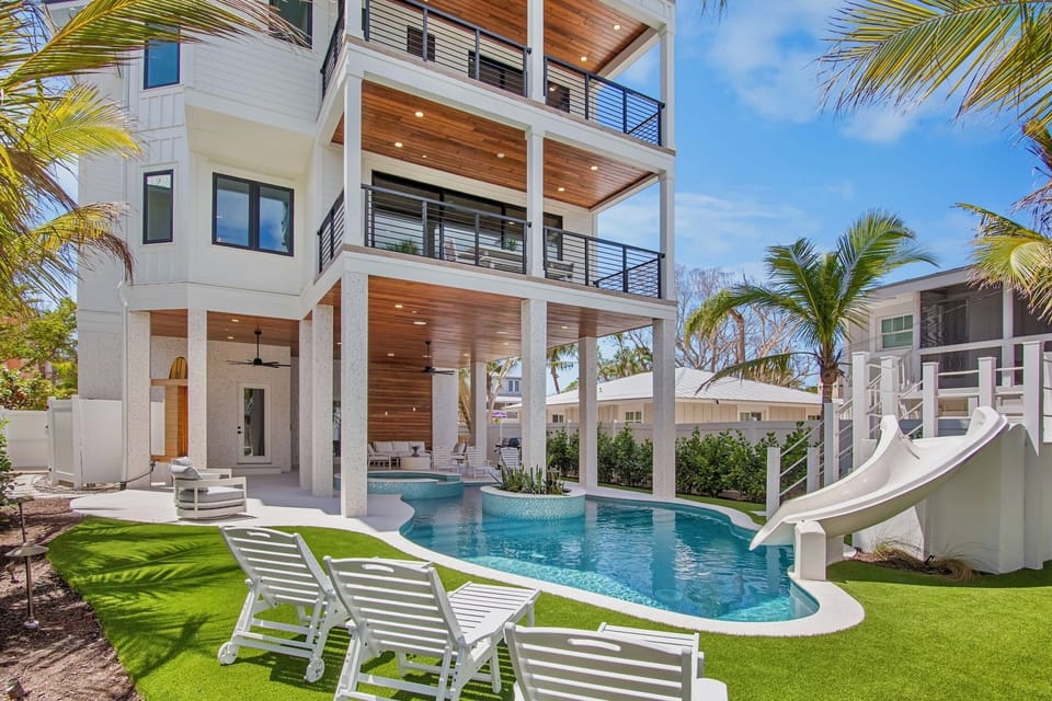 Between the Waves by Siesta Key Luxury Rental Properties
