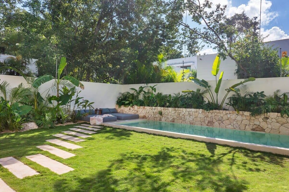Impressive pool with natural vegetation around. Comfortable sun loungers.