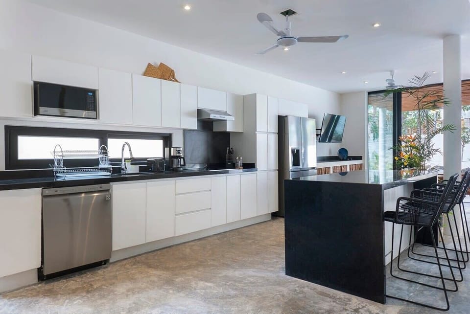 Modern fully equipped kitchen. An impressive island is located in the center.