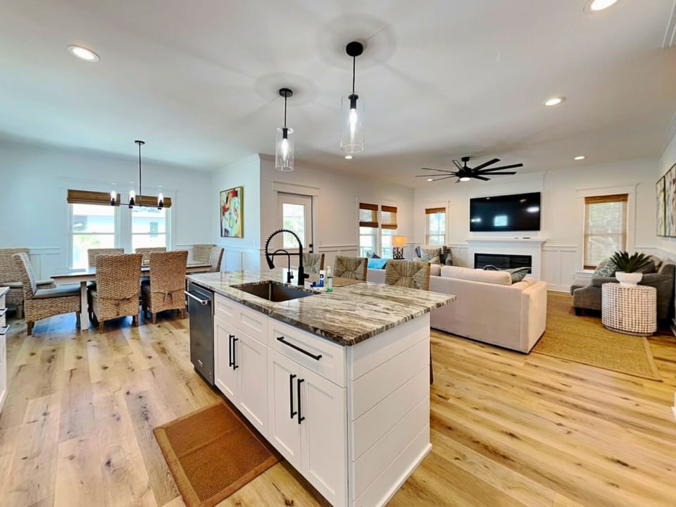 Open and Inviting Floor Plan