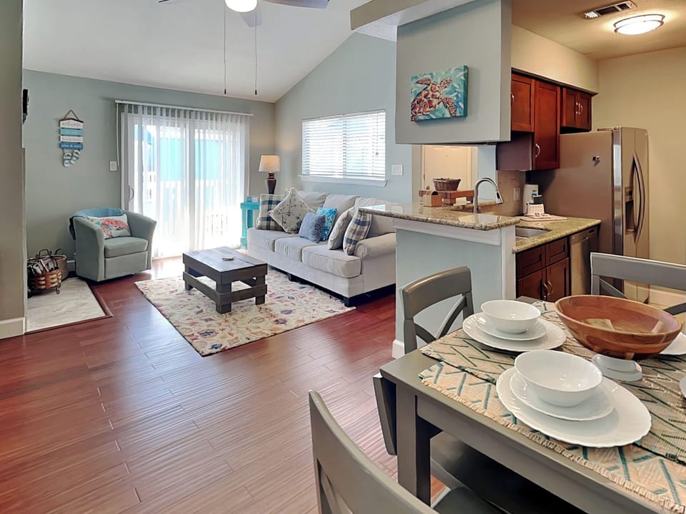 Living & Dining Area