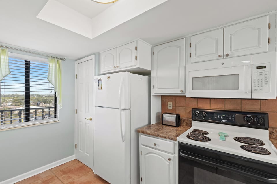 Full Kitchen