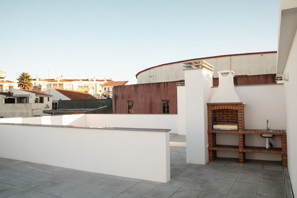"Lar da Onda" is a cozy apartment in Nazaré, near the beach and the Fort. Perfect for exploring the region and enjoying an unforgettable holiday!