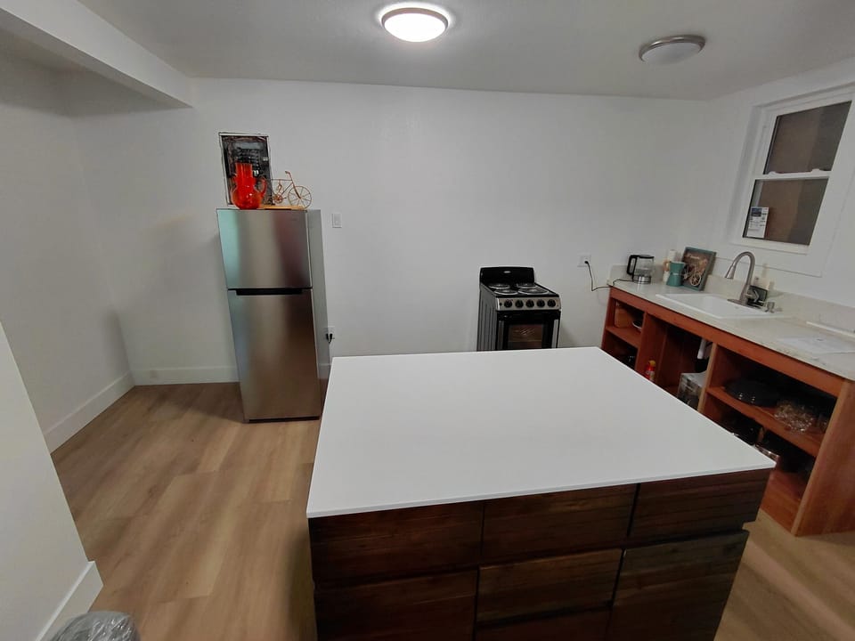 Kitchen Eating area South