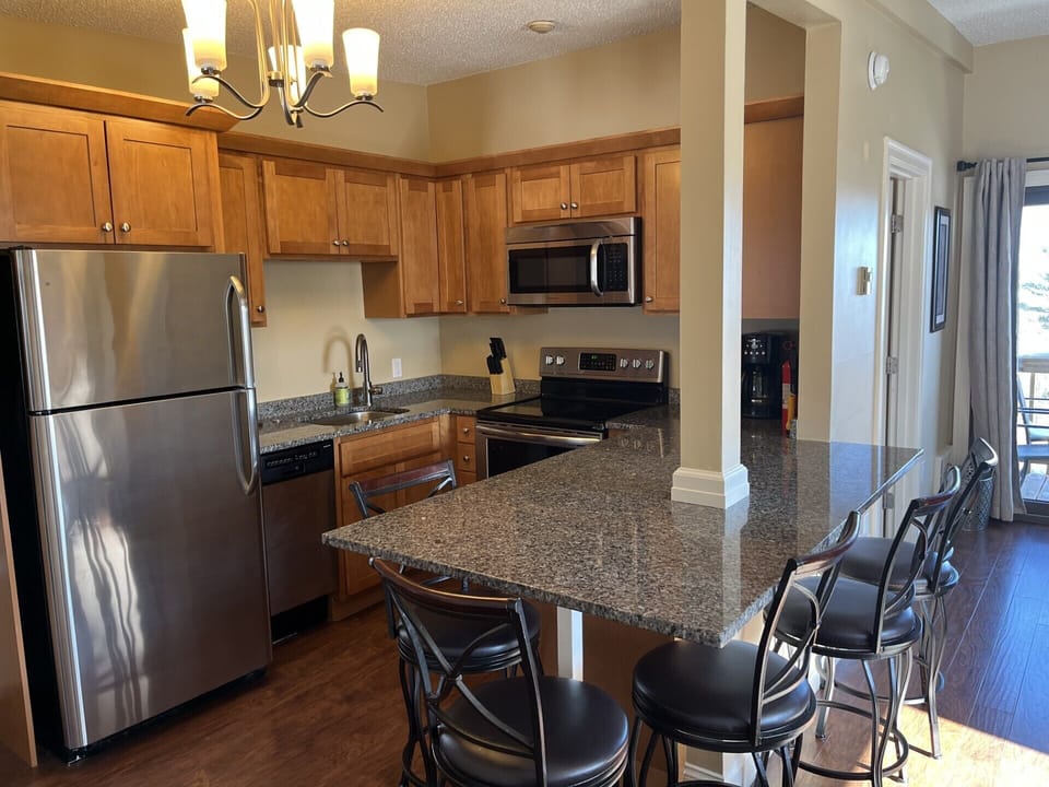 large island for meals and meal prep
