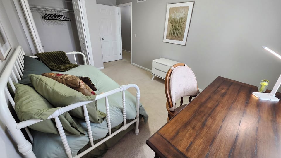 3rd bedroom & office area.