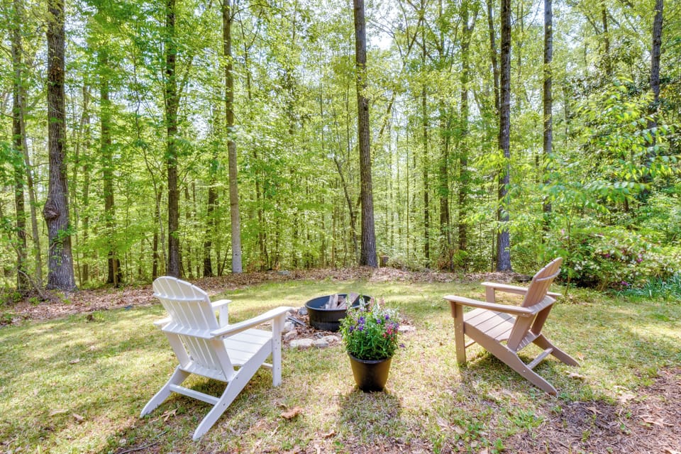 Toccoa Vacation Rental | 1BR | 1BA | 1,500 Sq Ft | 1 Step Required