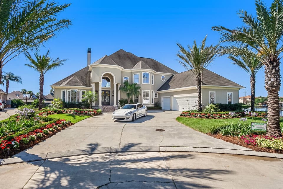 Stunning Mansion w/ Resort-Like Amenities