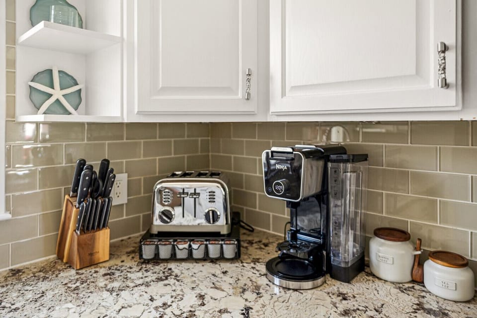 Easy mornings: grab a K-cup for a quick brew or make a pot to share.