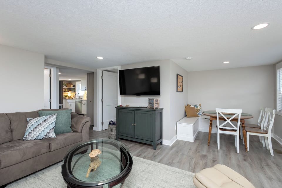 Living/dining area