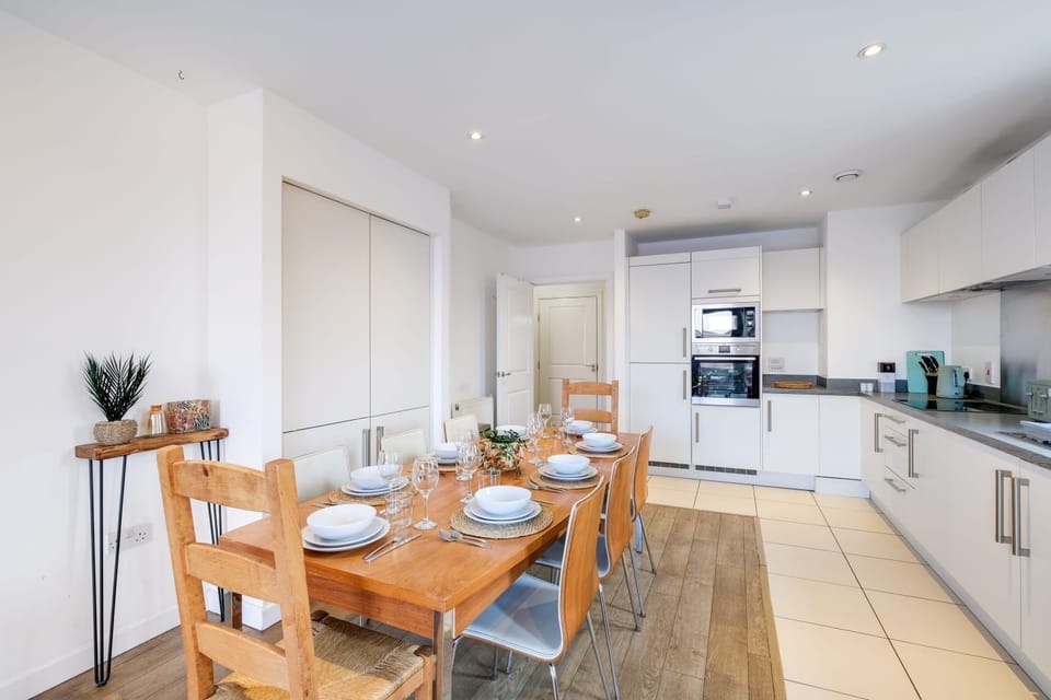 Open plan kitchen/dining area