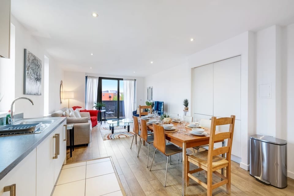 Open plan kitchen/dining area