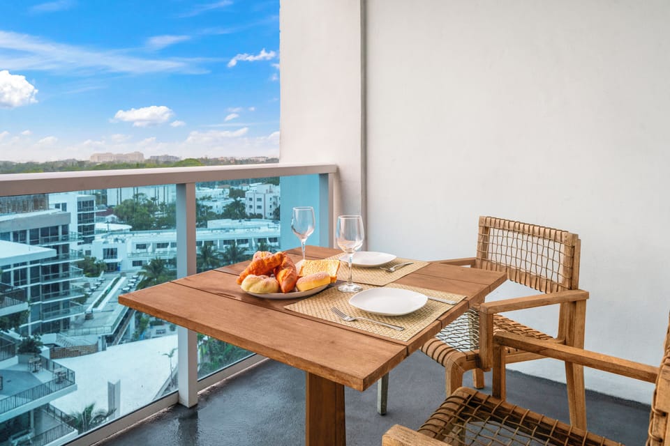 Private Balcony with Skyline View overlooking the Bay!