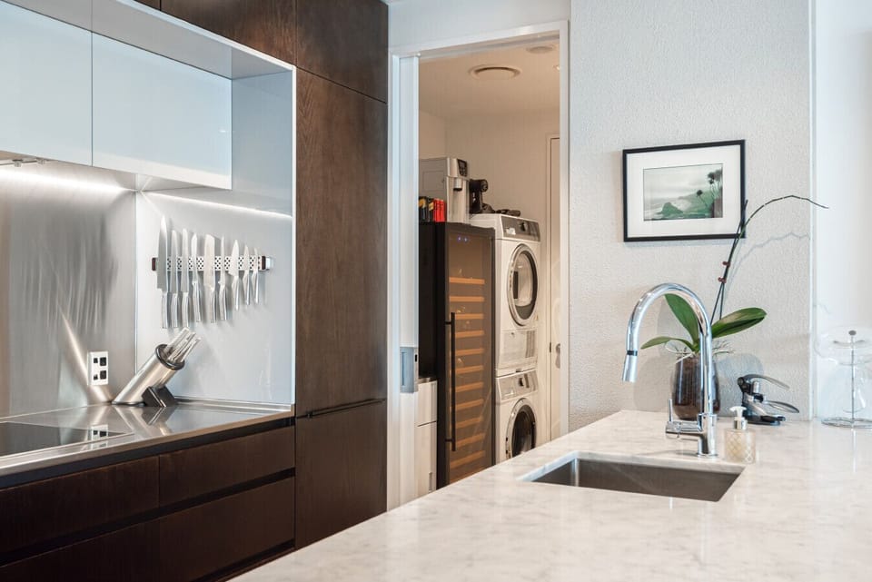 Kitchen & Laundry