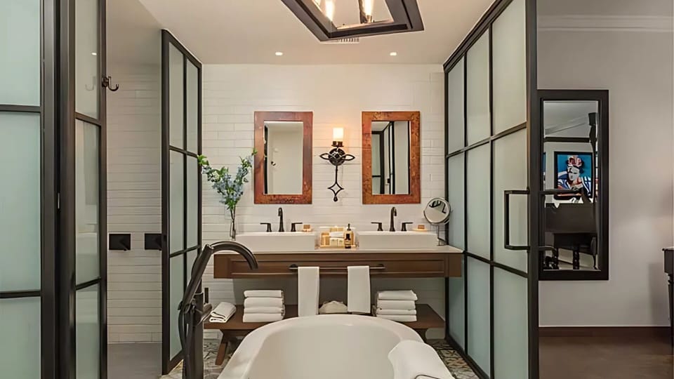 Vista Encantada bath with soaking tub, dual sinks, and luxe finishes.