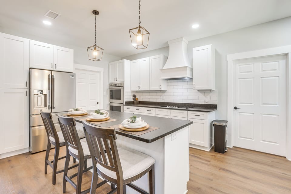 Kitchen | Dual Drip/Keurig Coffee Maker | Dishwasher | 1st Floor