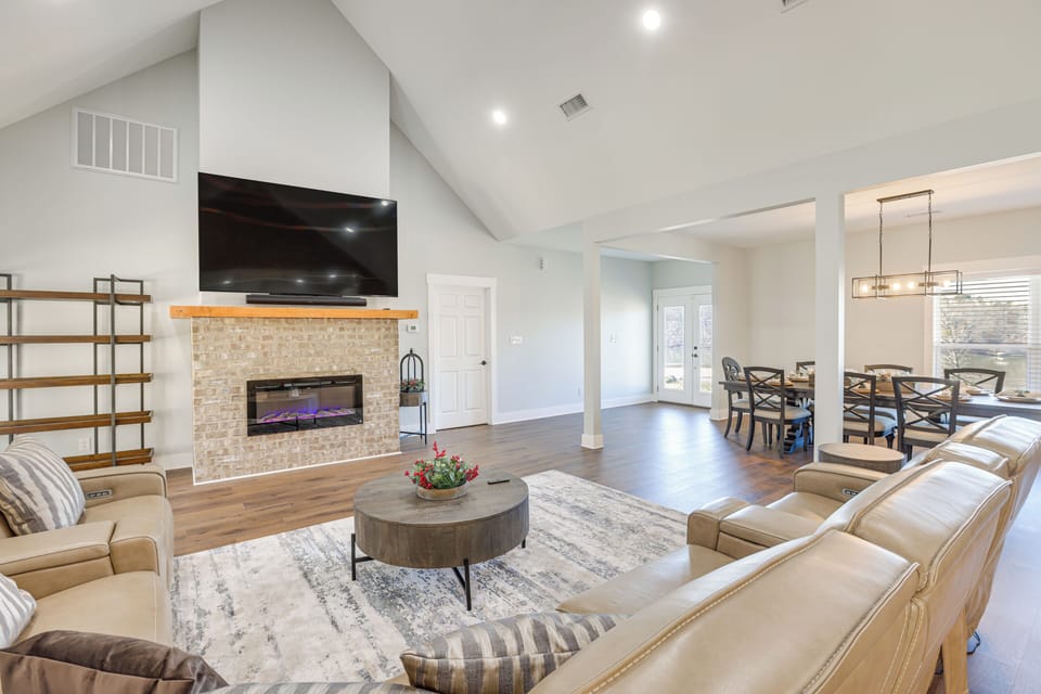 Lincoln Vacation Rental | 3BR | 2.5BA | 3,000 Sq Ft | 1 Small Step to Enter