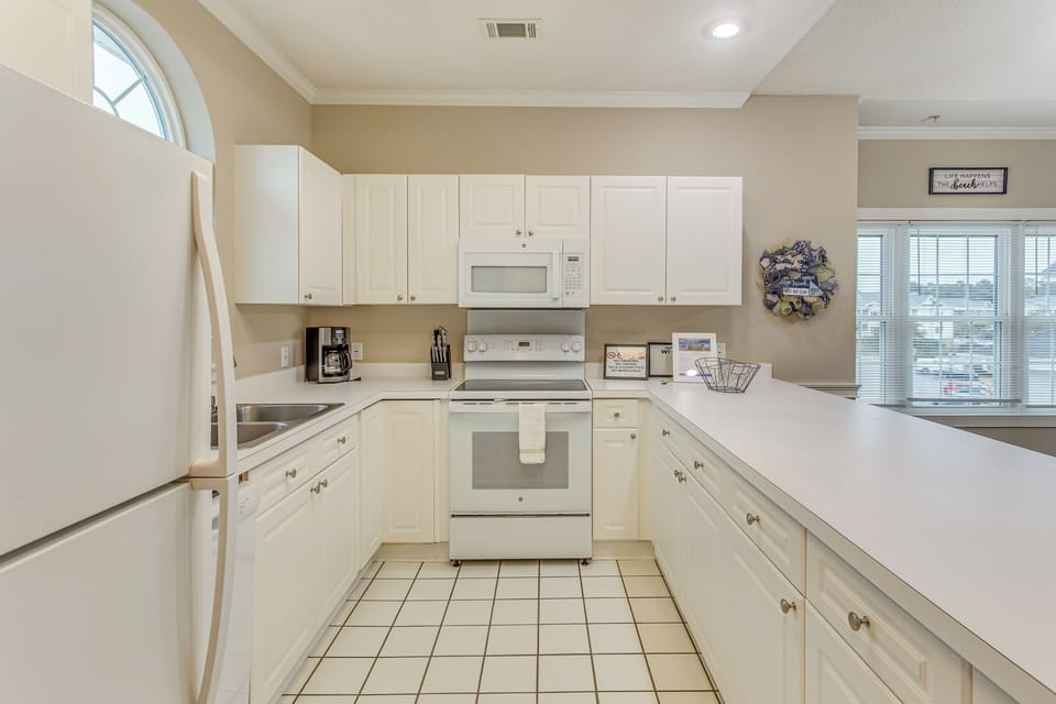 Kitchen | Drip Coffee Maker | Dishwasher | Cooking Utensils